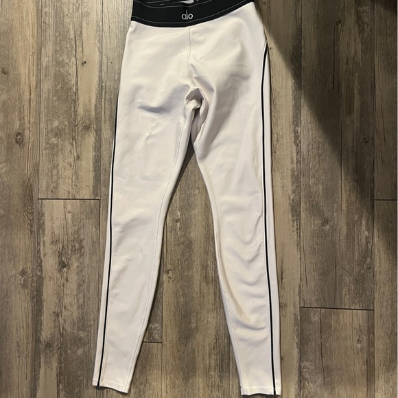 Alo Yoga Airlift Suit Up Leggings in Black and White - Picture 8 of 8